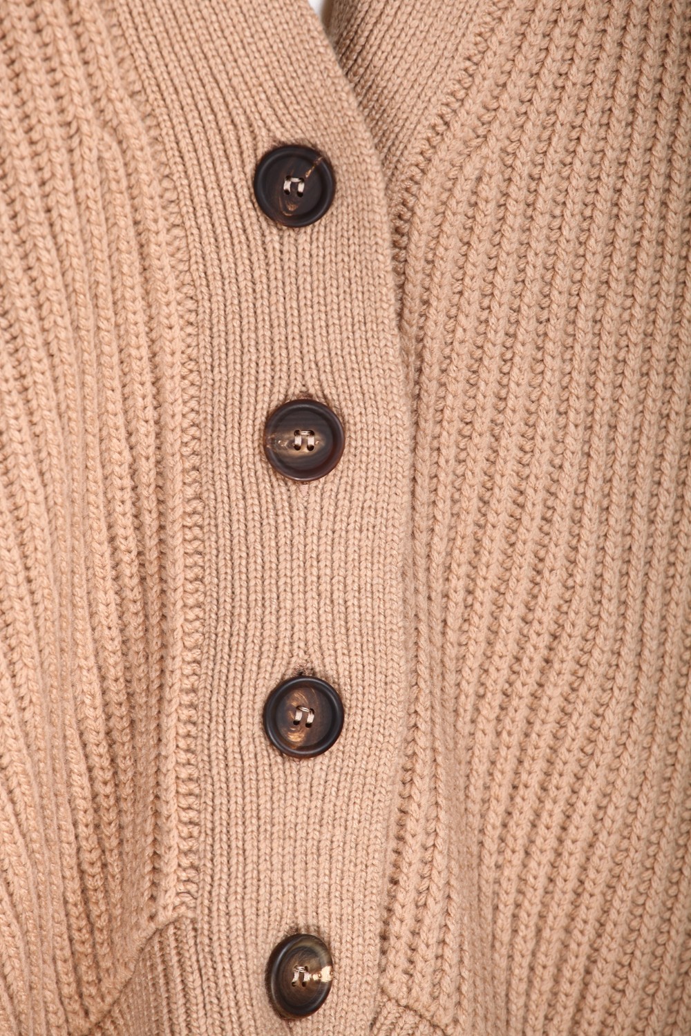 shop BRUNELLO CUCINELLI Saldi Cardigan: Brunello Cucinelli cardigan in cashmere Piuma con Swarovski® Crest.
Chiusura con bottoni in corno.
Maniche lunghe.
Spalla abbassata.
Maglia a costa.
Decorazioni in monile Nickel-free.
Composizione: 100% Cashemere.
Fabbricato in Italia.. M52526216-C2801 number 5412714